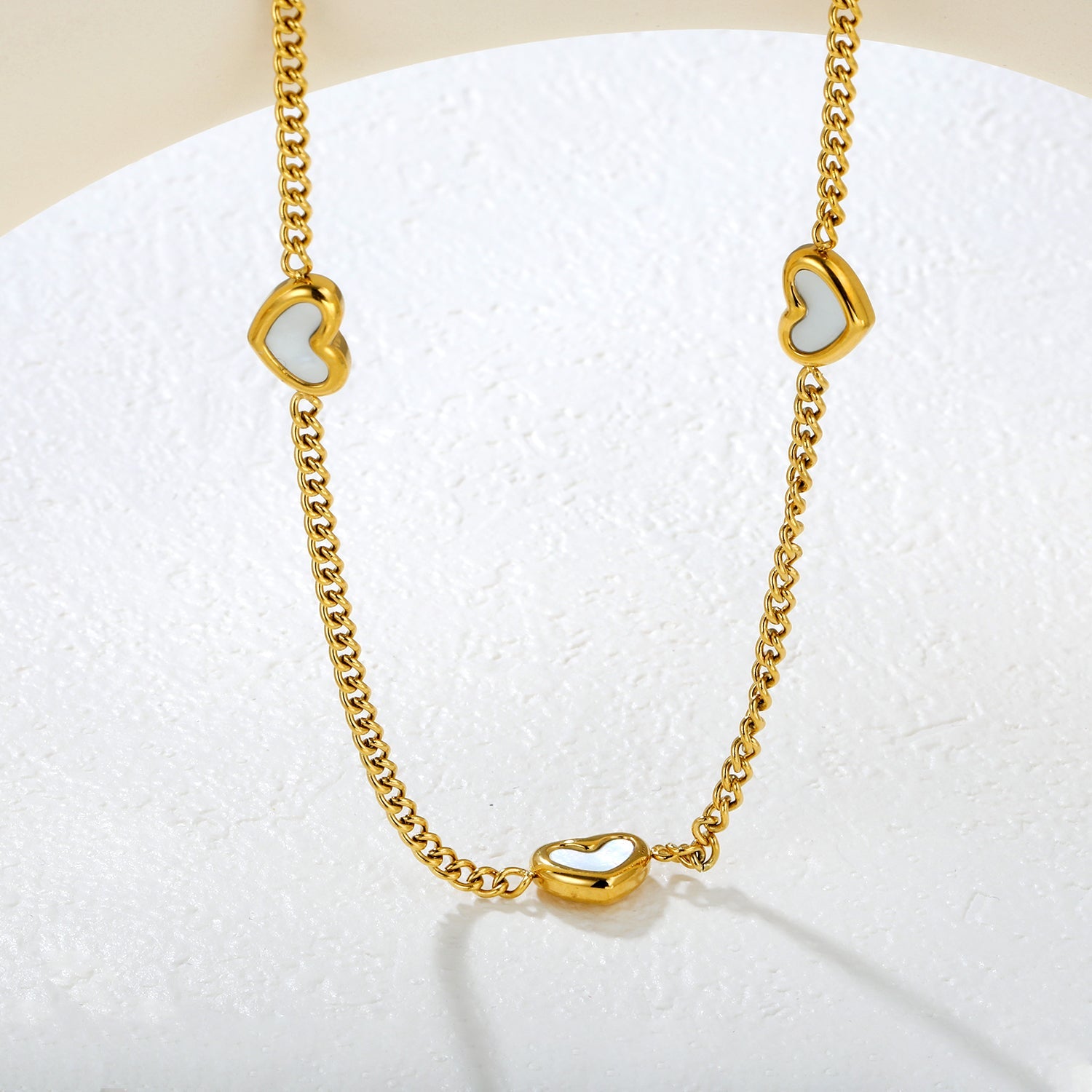 11x9mm shell heart-shaped accessory 40+5cm + 6mm round pendant necklace, gold asonjewelry