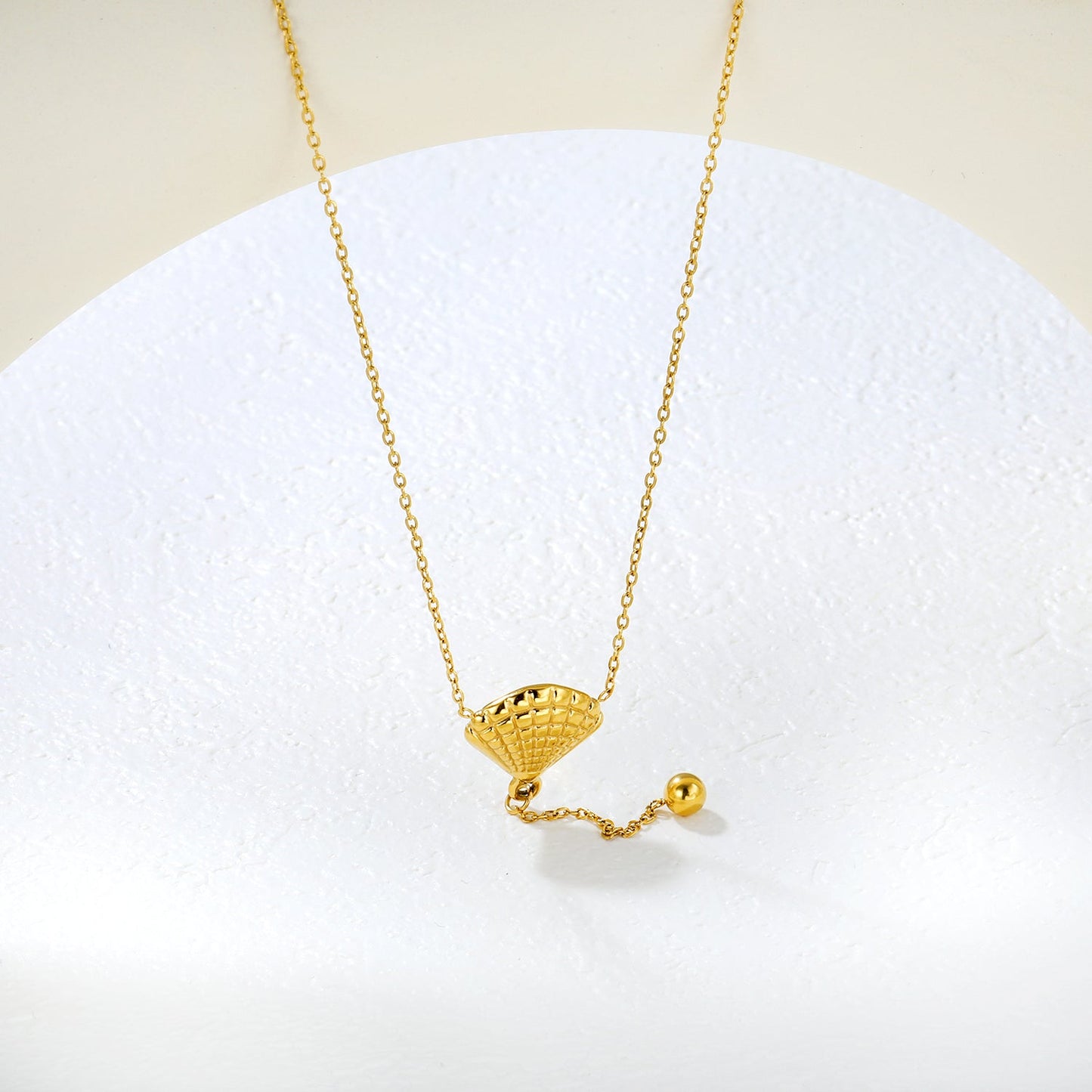 5mm round beads + 17x14mm shell, 0.35 cross chain, 40cm + 5cm + 6mm round pendant, shell and steel bead chain spaced 3cm apart, necklace, gold asonjewelry