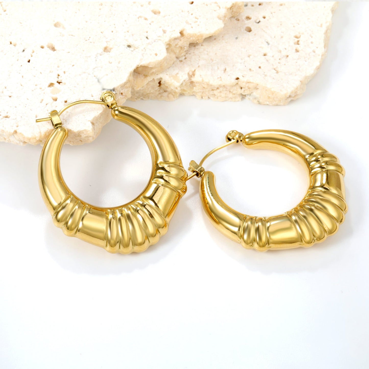 Hollow fat oval three-section striped gold-colored ear clips 30.4mm asonjewelry