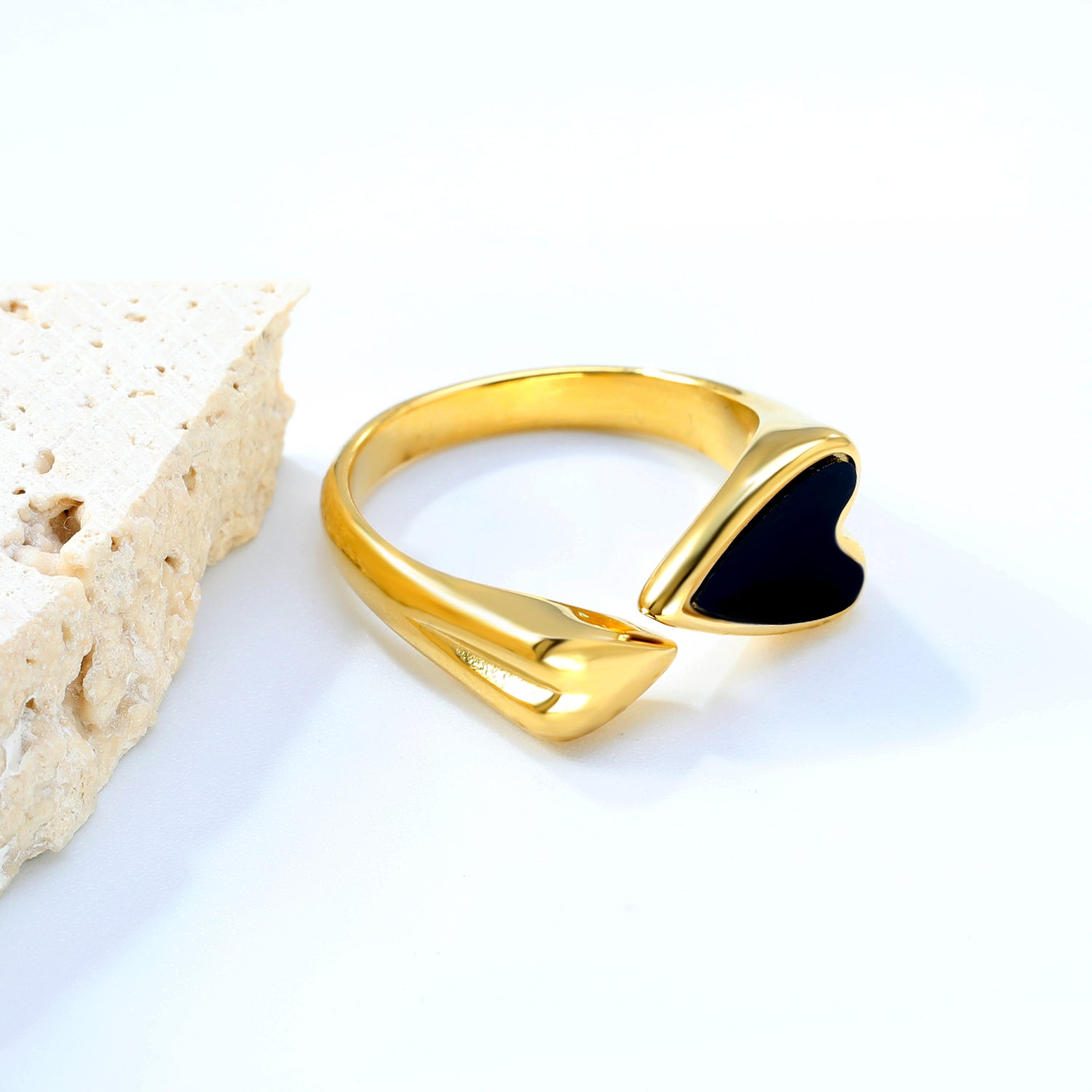 9.8mm H-Size Heart-Shaped White Shell Inlay Gold-Plated Ring asonjewelry