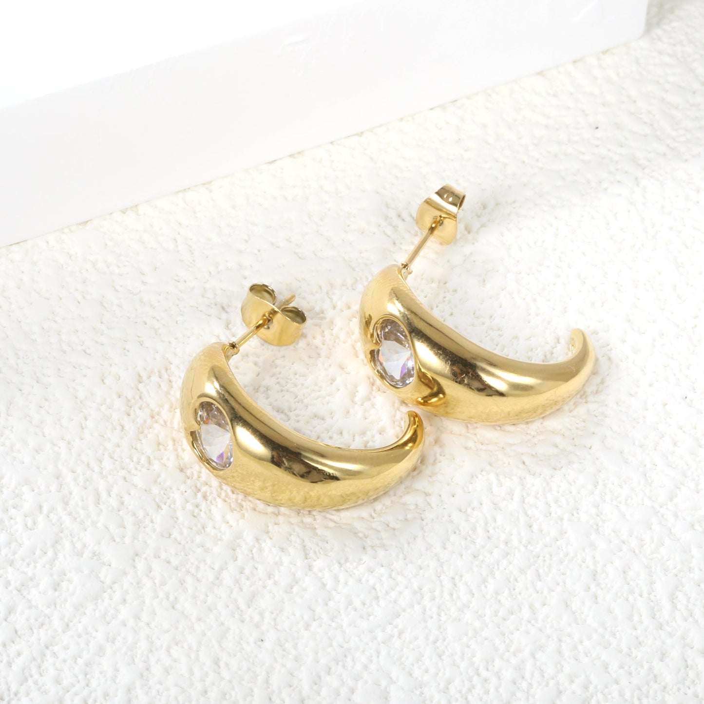 C-shaped size head with heart-shaped white diamond earrings 9.3*23mm asonjewelry