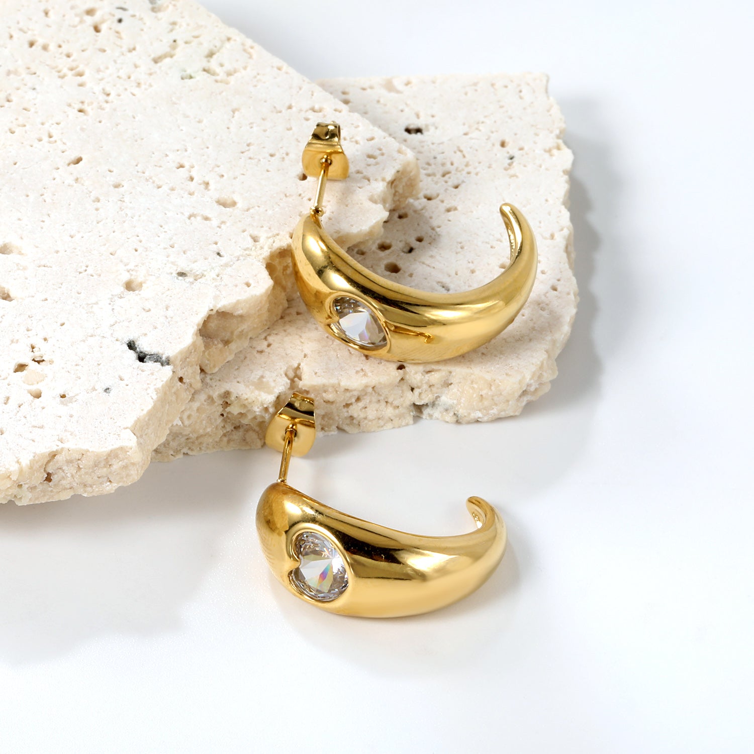 C-shaped size head with heart-shaped white diamond earrings 9.3*23mm asonjewelry