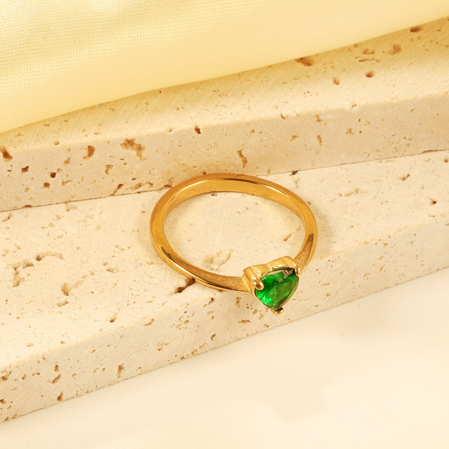 Green diamond heart shaped three claw ring asonjewelry