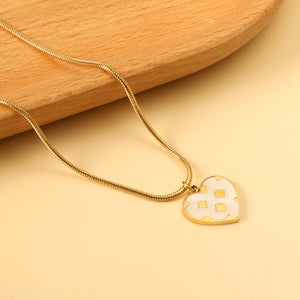 Heart with Clover Pattern White Shell Pendant 14.8*13mm Necklace 45+5cm