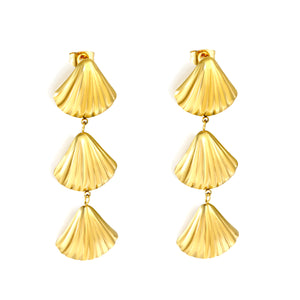 18 x 20mm three-shell fringe pendant ear stud, gold