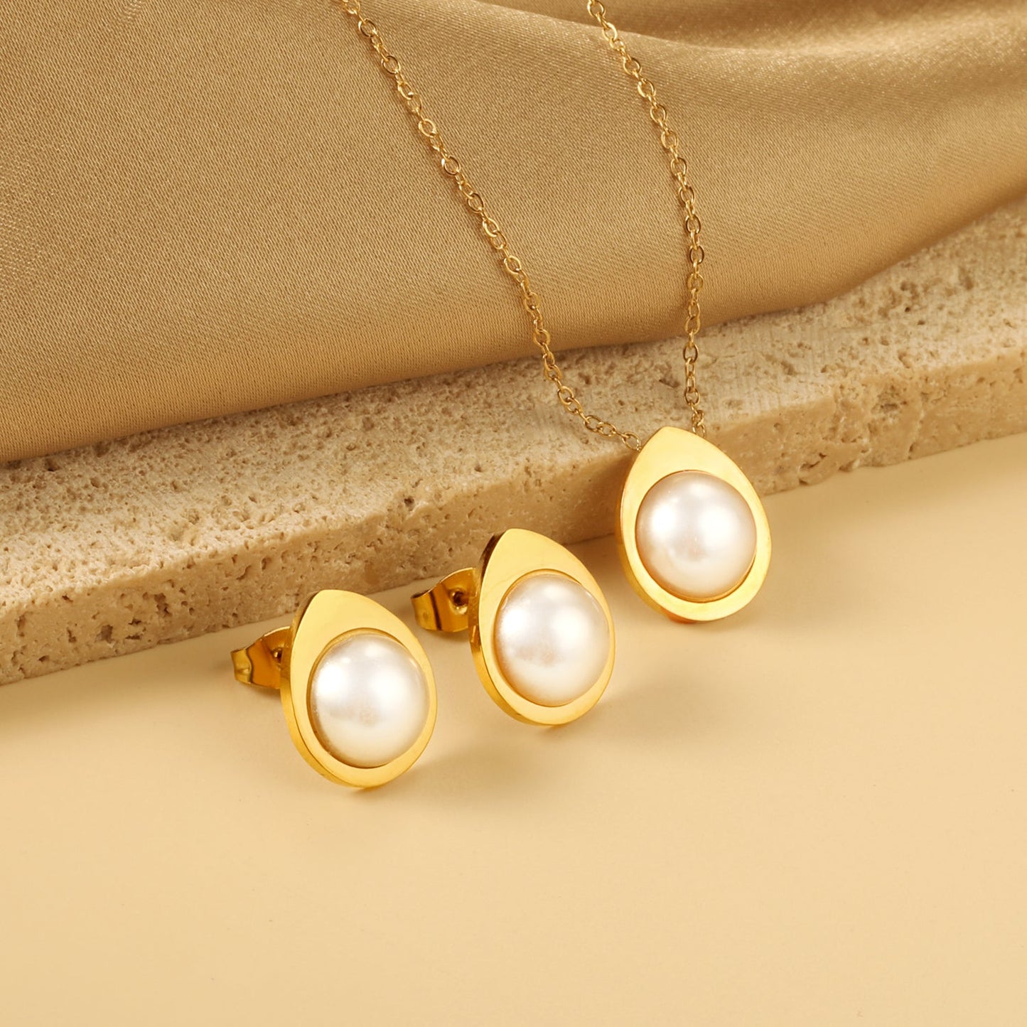Teardrop shaped jewelry set with half white pearl steel color / gold asonjewelry