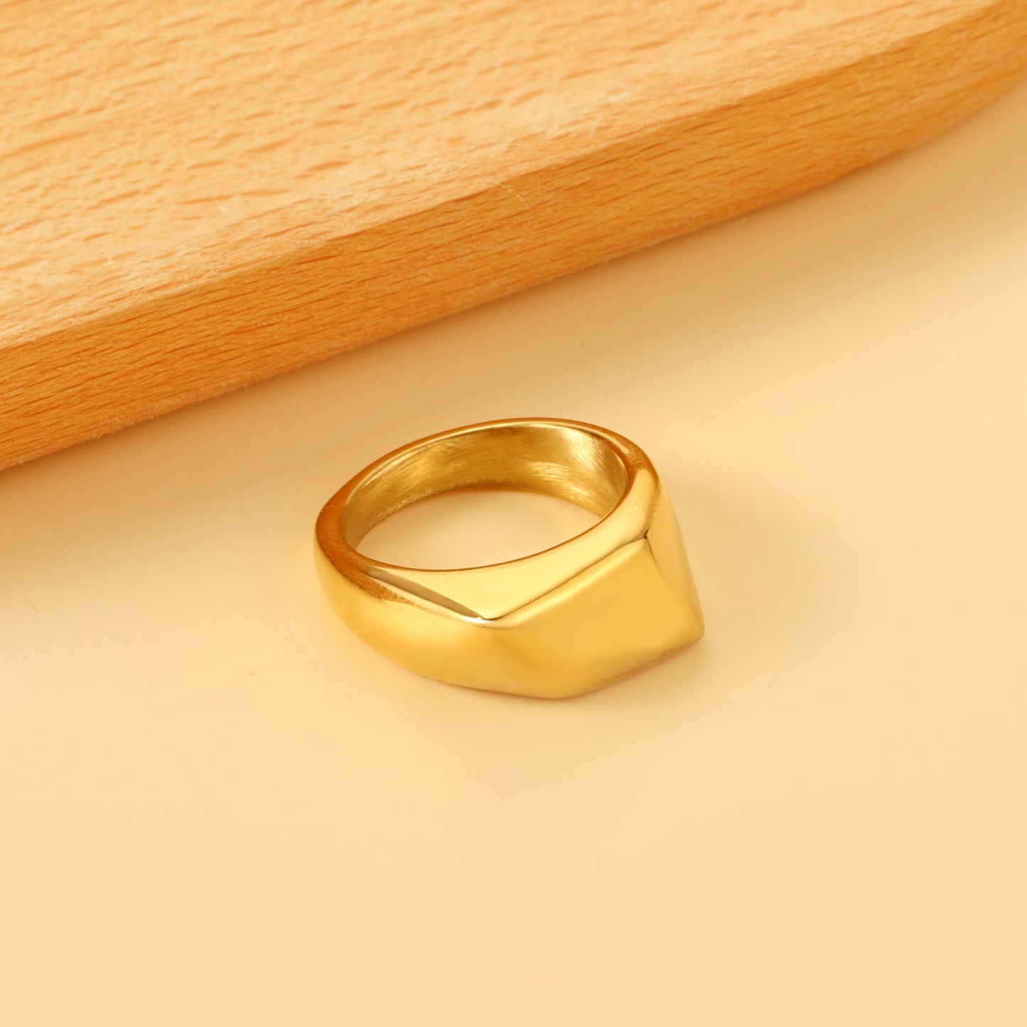 Exaggerated and smooth ring with irregular squares asonjewelry