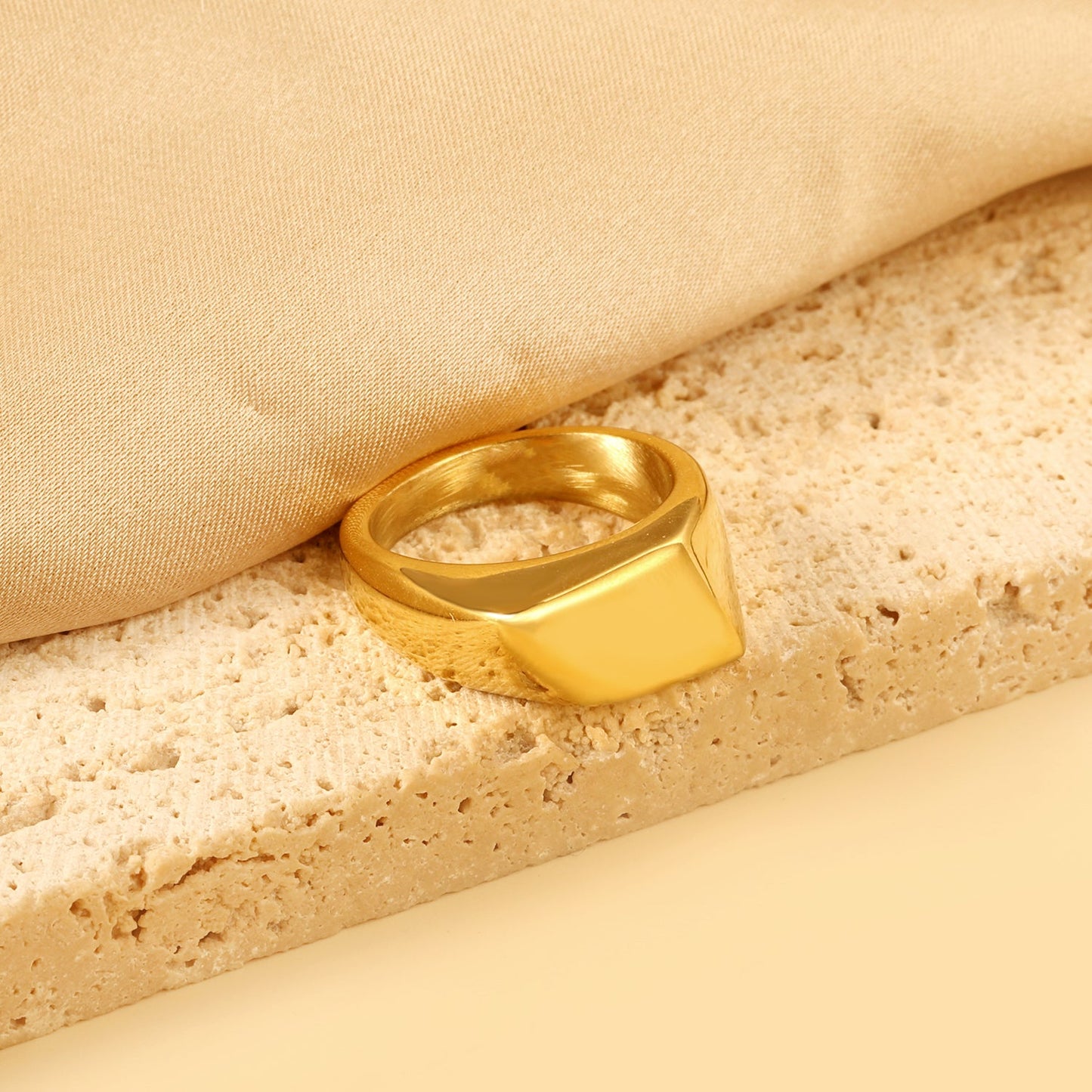 Exaggerated and smooth ring with irregular squares asonjewelry