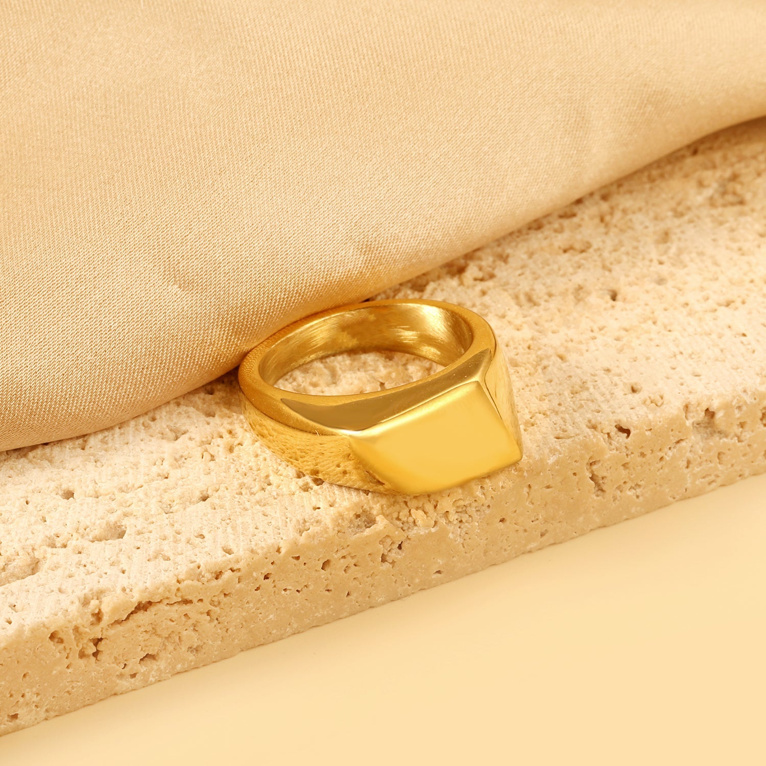 Exaggerated and smooth ring with irregular squares asonjewelry