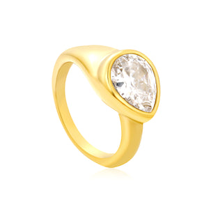 10.7mm teardrop white/emerald/royal blue diamond ring in gold