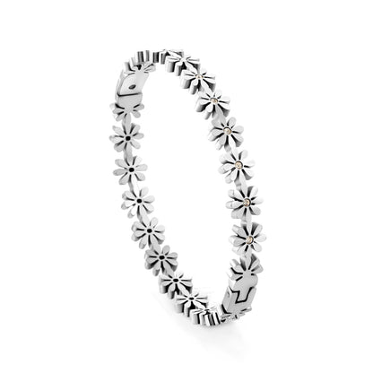 Bracelet made from a combination of tiny flowers asonjewelry