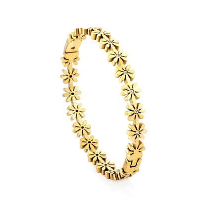 Bracelet made from a combination of tiny flowers asonjewelry