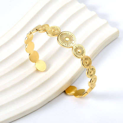 Bracelet with multiple open discs forming an irregularly striped surface asonjewelry