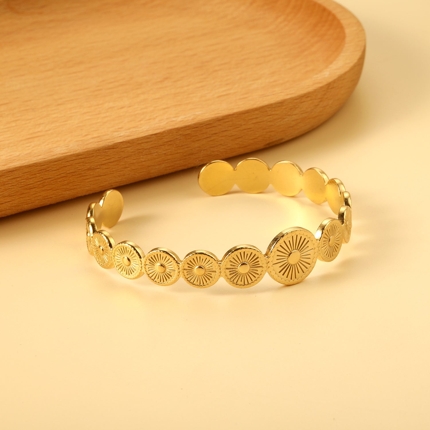 Bracelet with multiple open discs forming an irregularly striped surface asonjewelry