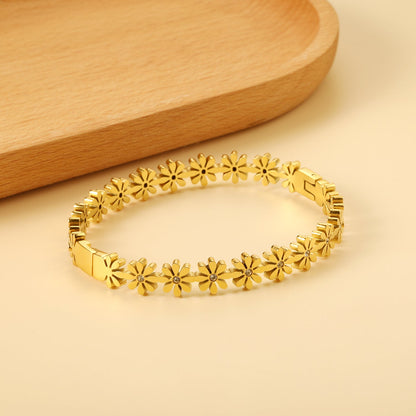 Bracelet made from a combination of tiny flowers asonjewelry