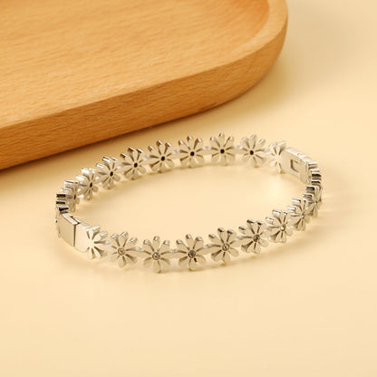 Bracelet made from a combination of tiny flowers asonjewelry