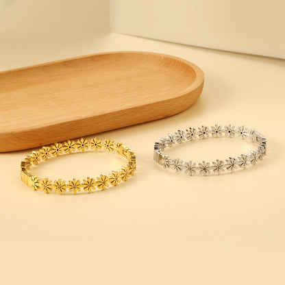 Bracelet made from a combination of tiny flowers asonjewelry