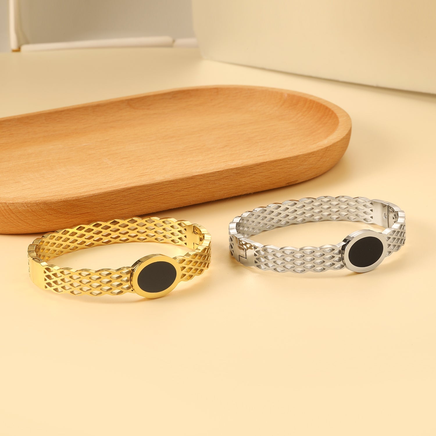 Woven mesh bracelet with black round oil drops. asonjewelry