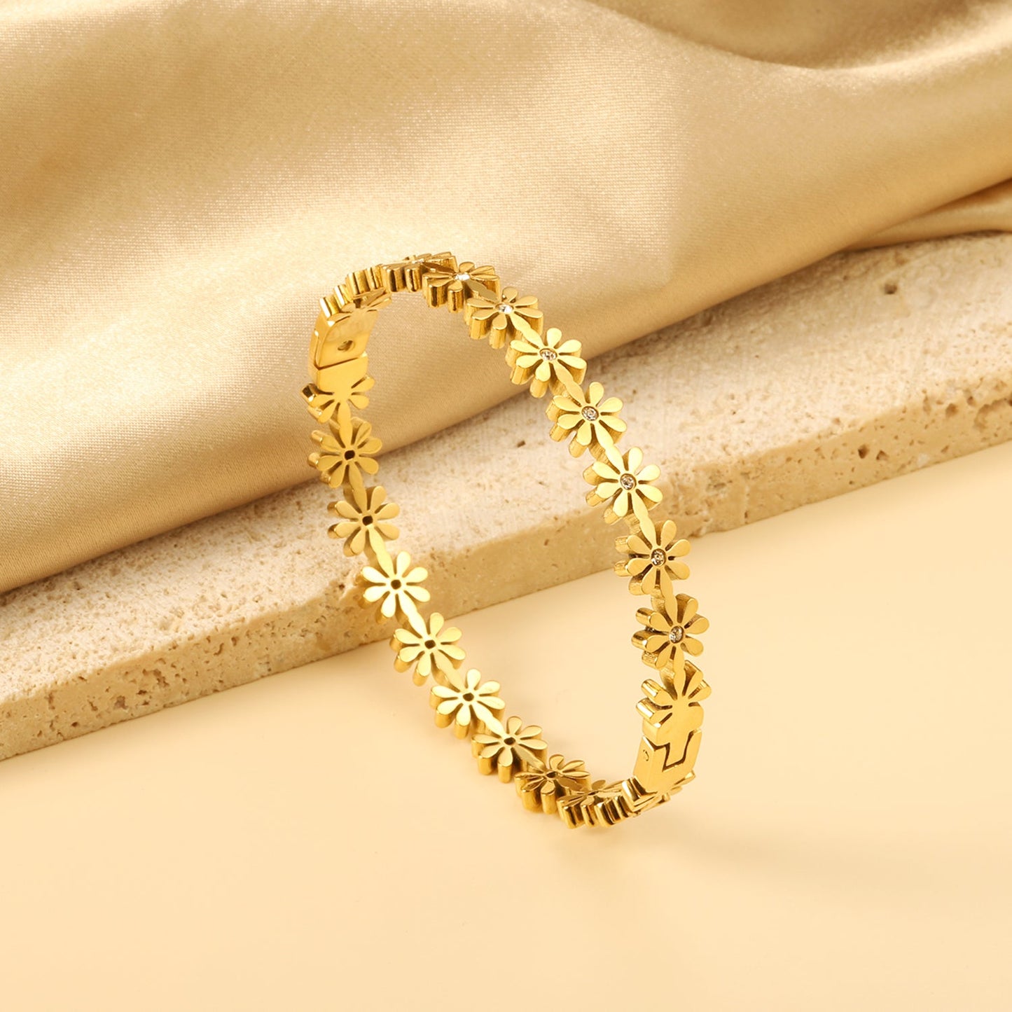 Bracelet made from a combination of tiny flowers asonjewelry