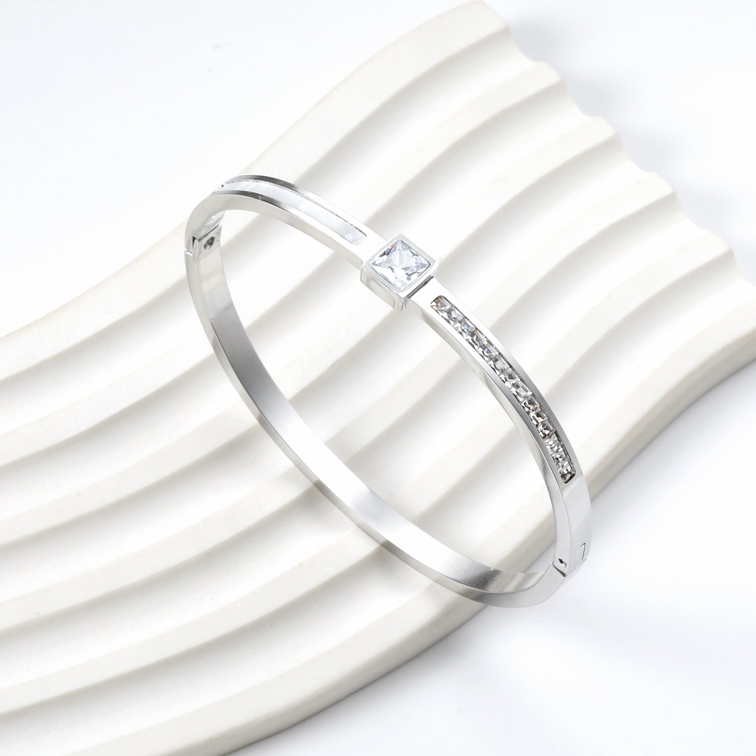 Bracelet combining two rectangular shells & diamond-set surfaces asonjewelry