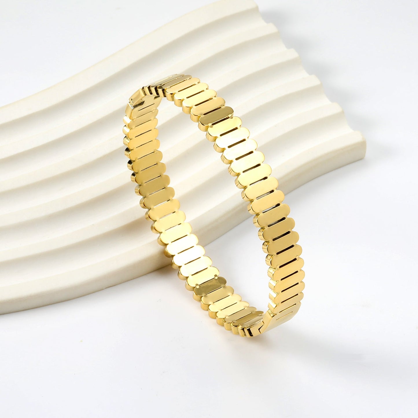 Bracelet in the shape of a fence asonjewelry