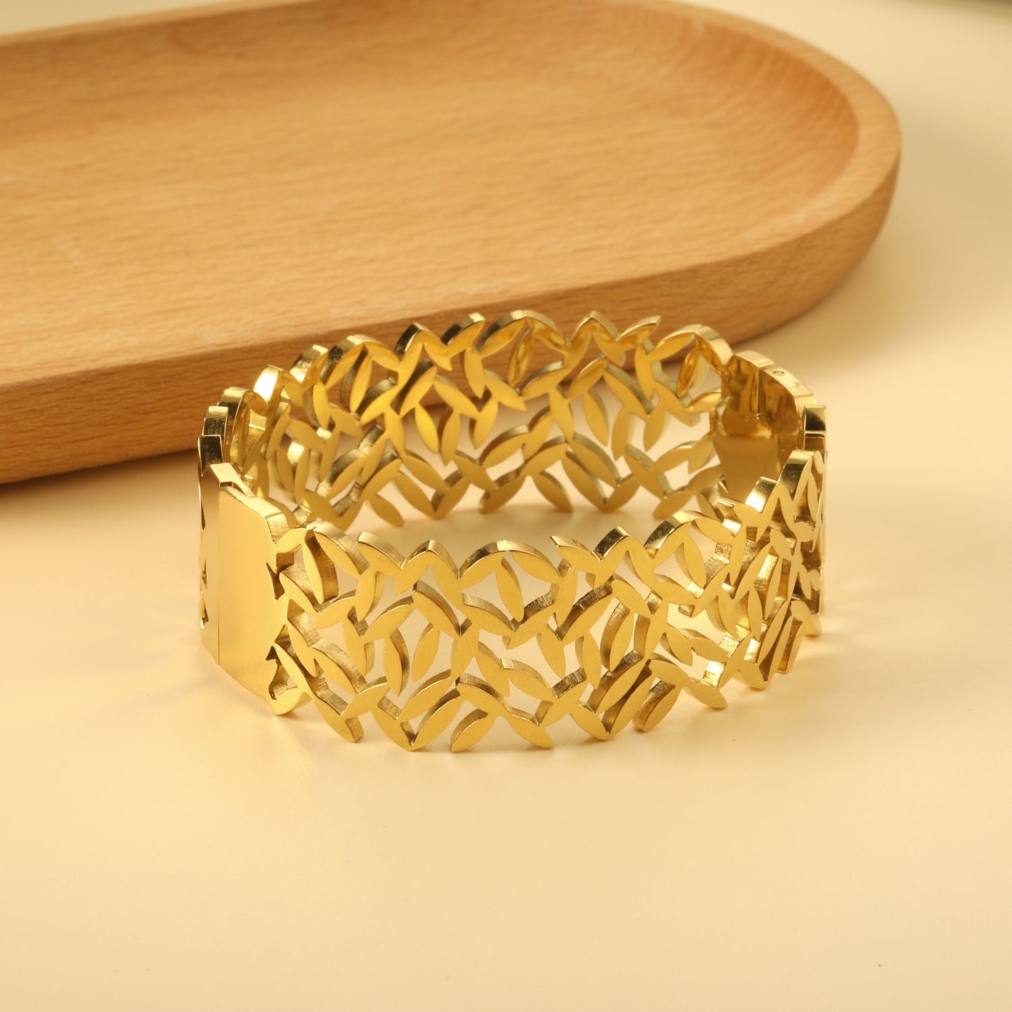 A number of small grass-like shapes linked together in a hollow bracelet asonjewelry