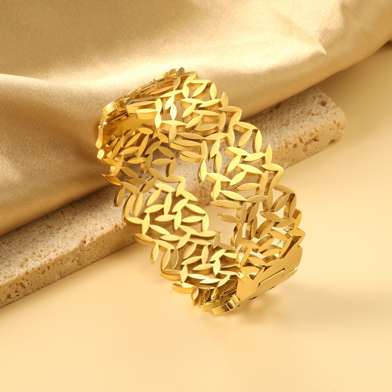 A number of small grass-like shapes linked together in a hollow bracelet asonjewelry