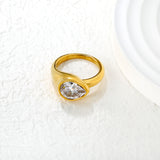 10.7mm teardrop white/emerald/royal blue diamond ring in gold