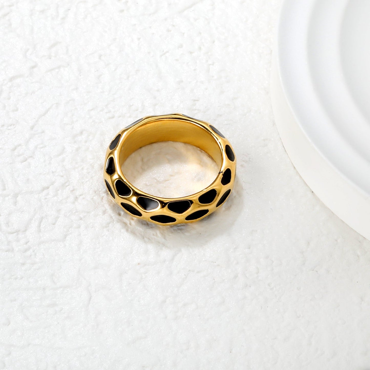 5.5mm irregular hammered/black drip ring in steel/gold asonjewelry
