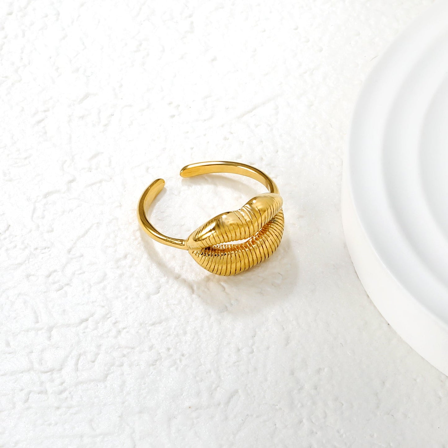 11mm Gold Open Ring with Hollow Lip Texture asonjewelry