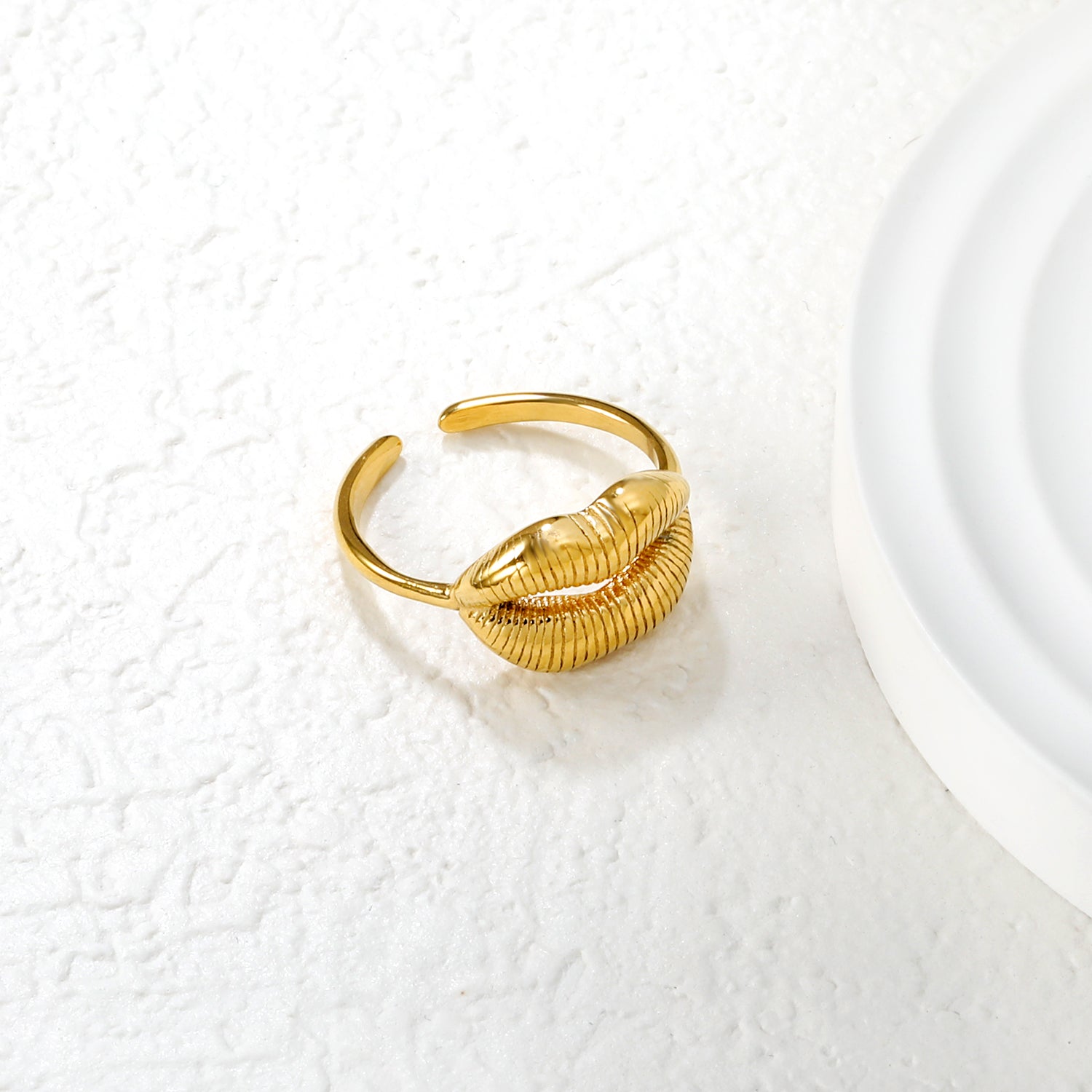 11mm Gold Open Ring with Hollow Lip Texture asonjewelry