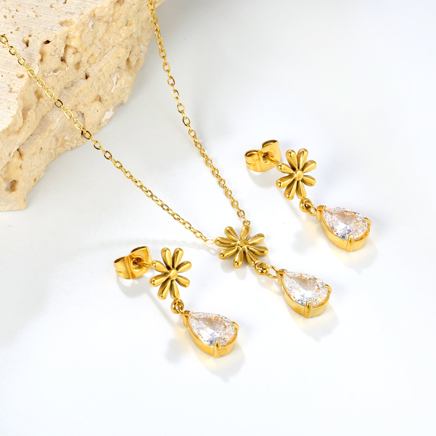 Flower + drop white diamond set Steel / Gold Earrings: 8.3mm flower + 6.2*10mm drop white diamond Pendant: 8.9mm flower + 6.2*10mm drop white diamond 0.3 Cross chain 42+5cm+6mm round plate asonjewelry
