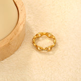 5mm high single-link chain with white/emerald green diamonds, gold ring