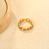 5mm high single-link chain with white/emerald green diamonds, gold ring
