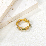 5mm high single-link chain with white/emerald green diamonds, gold ring