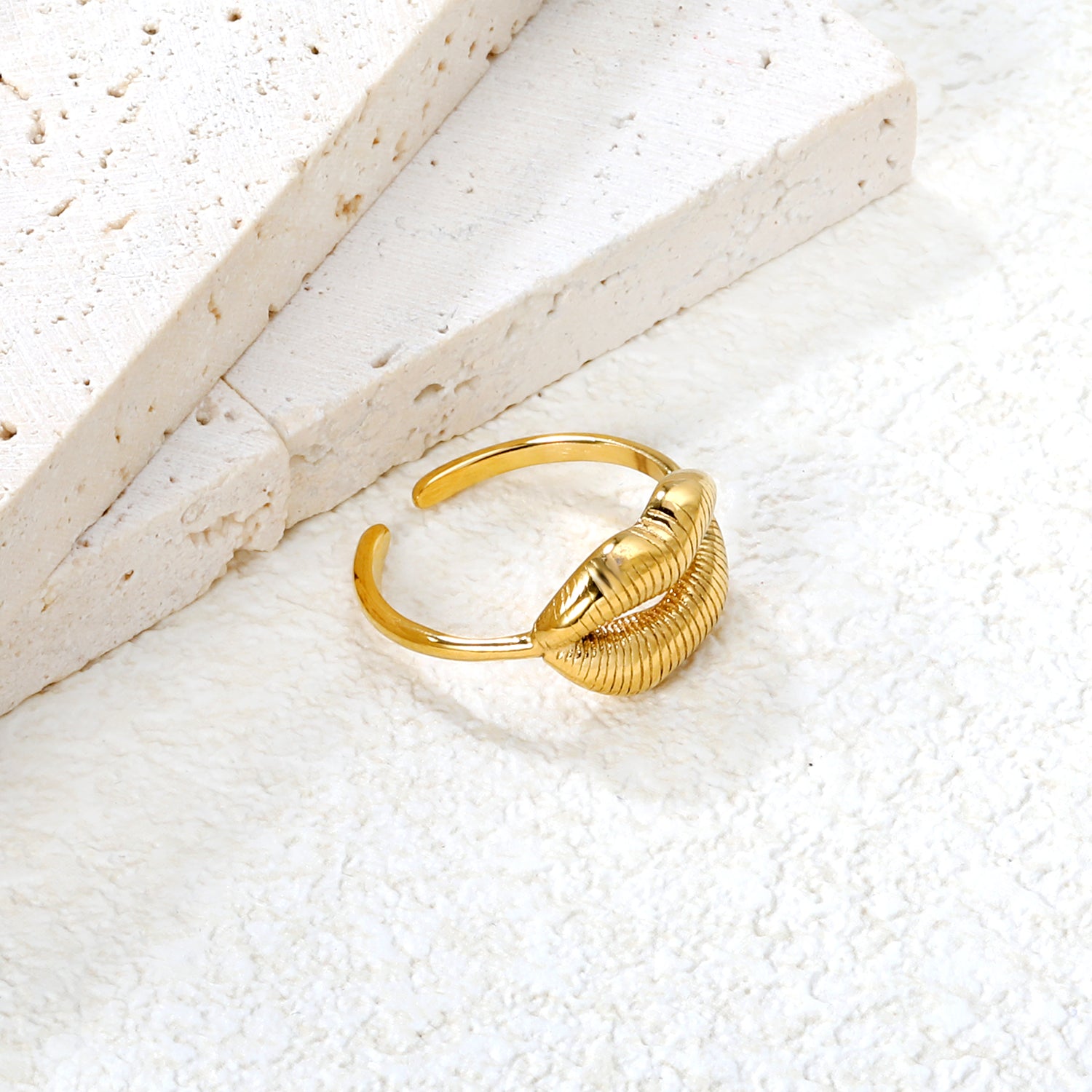 11mm Gold Open Ring with Hollow Lip Texture asonjewelry