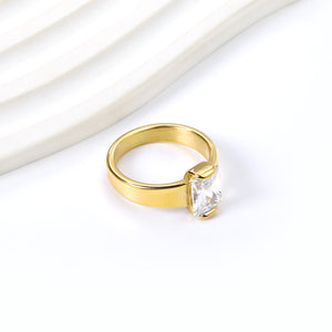 Square solitaire ring with white diamonds