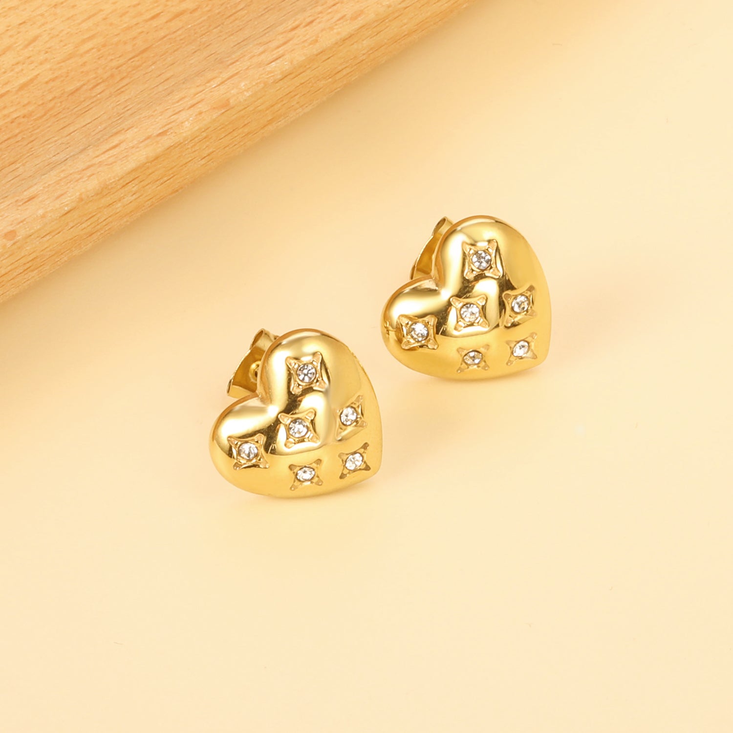 Heart shaped earrings with 6 white diamonds 15*14.3mm asonjewelry