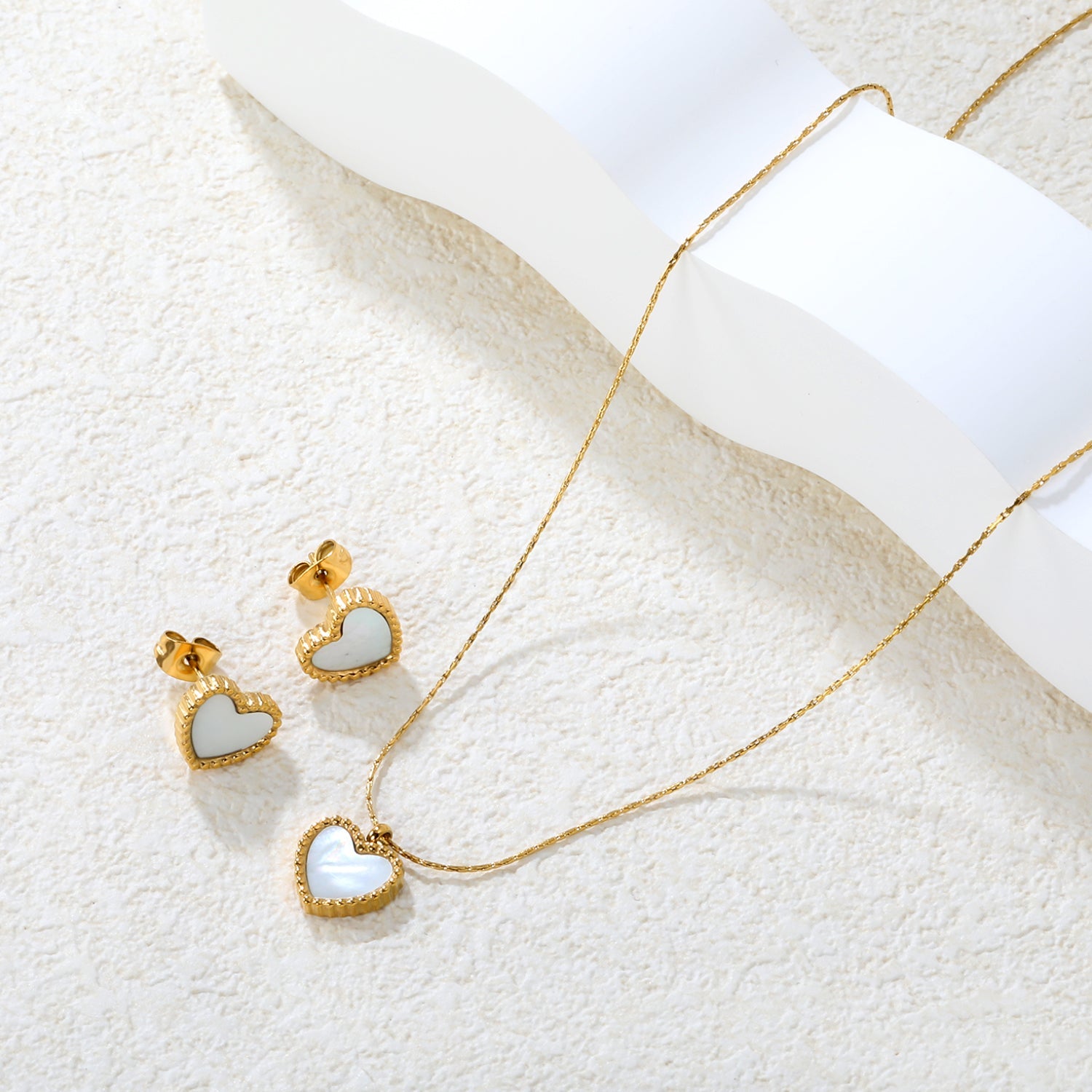 Heart-Shaped White Shell Set in Gold Stud Earrings: 10.7*9.7mm Pendant: 10.7*9.7mm 0.3mm Cross-Hammer Round Chain 40+5cm + 6mm Round Tag asonjewelry