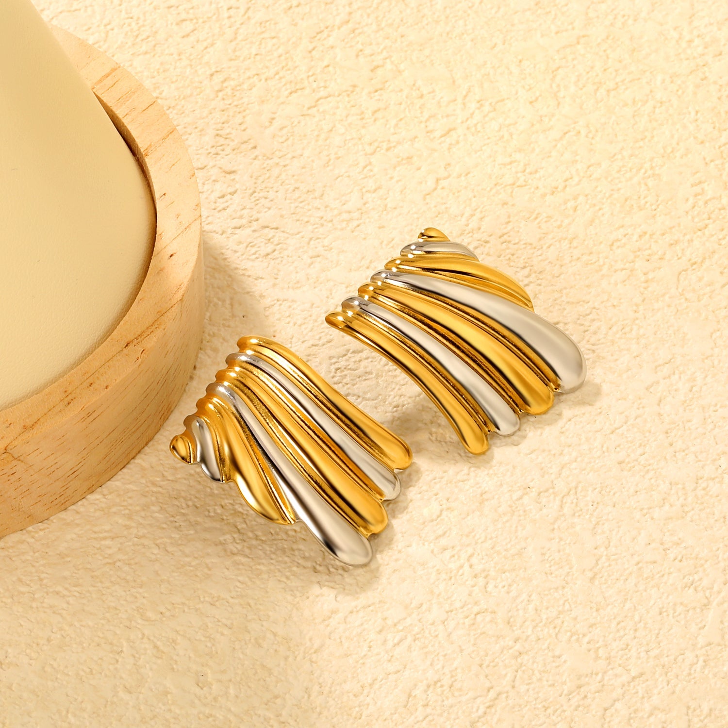 23.2mm*30.5mm Square Two-Tone Wavy Texture Stud Earrings, Two-Tone Gold asonjewelry