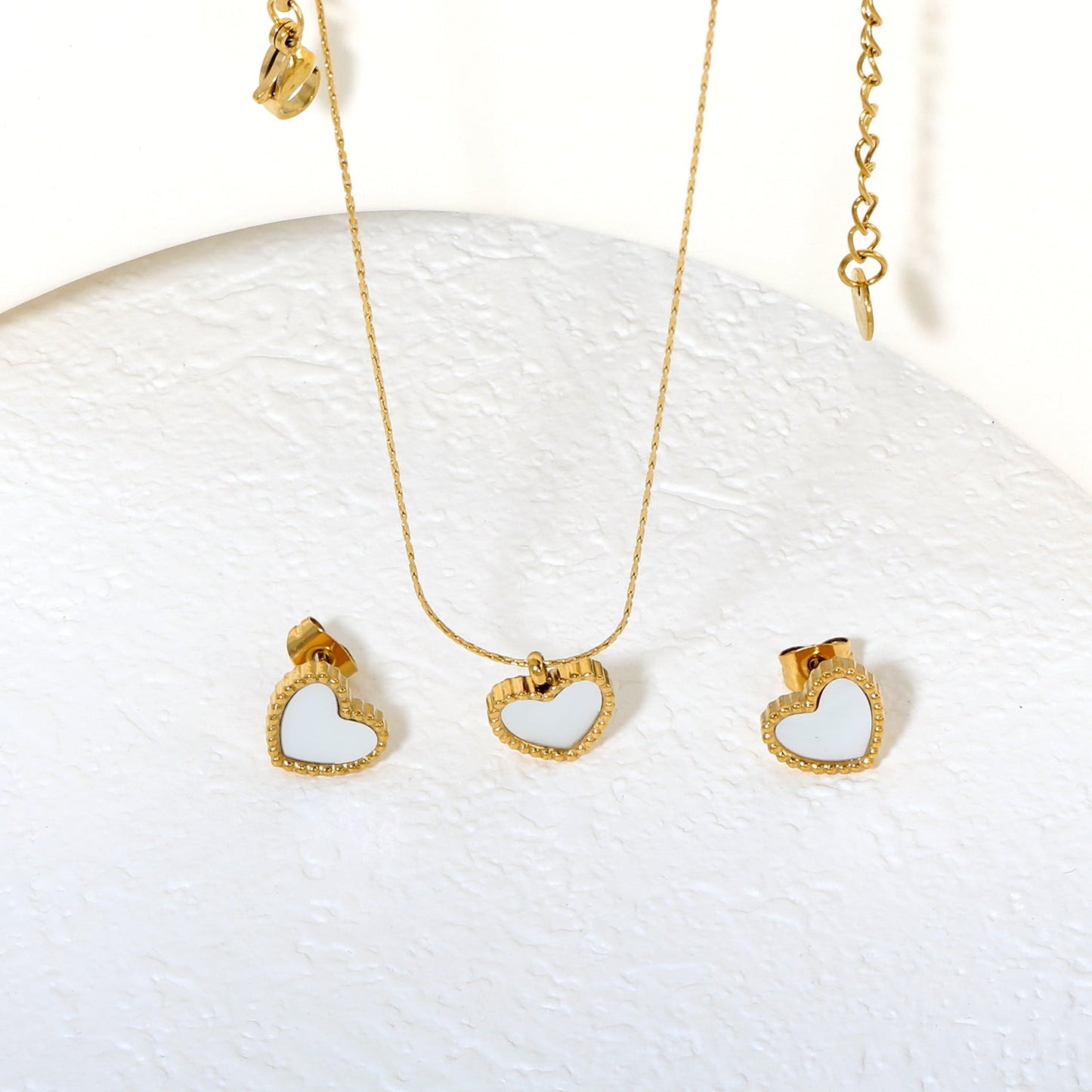 Heart-Shaped White Shell Set in Gold Stud Earrings: 10.7*9.7mm Pendant: 10.7*9.7mm 0.3mm Cross-Hammer Round Chain 40+5cm + 6mm Round Tag asonjewelry
