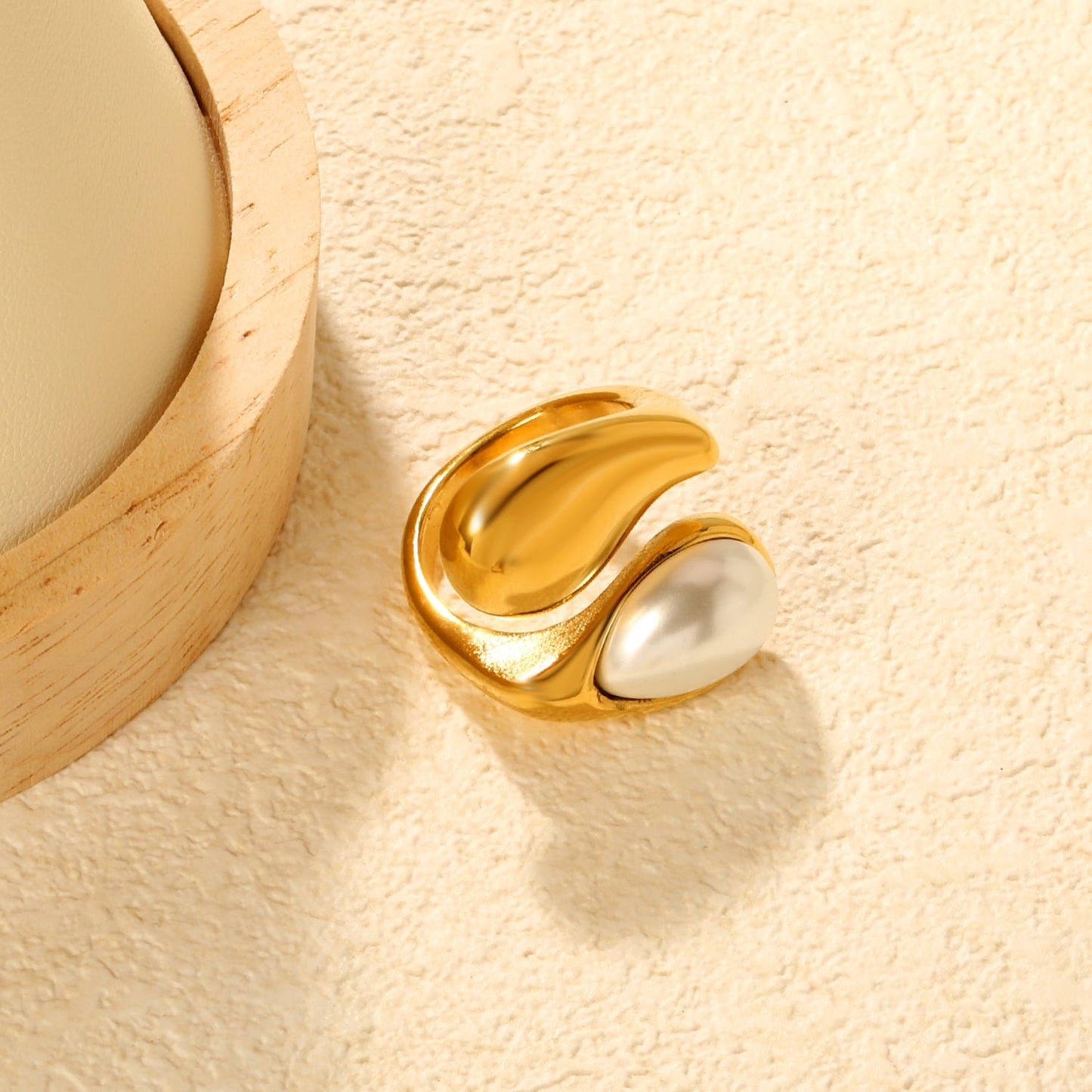 Wholesale 18K Gold Plated Sculpted Pearl & Smoky Quartz Ring Hypoallergenic asonjewelry