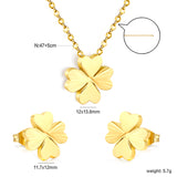 Four-leaf clover set, gold. Ear studs: 11.7 x 12mm. Pendant: 12 x 13.6mm. 0.35 cross chain 40+5cm + 10 x 2mm square pendant.