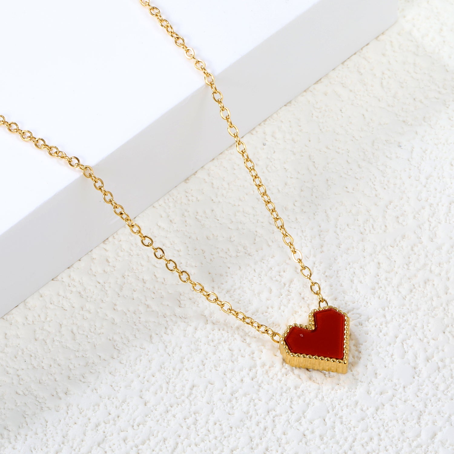 11.4*10.6mm Heart Shape Sticky White/Black/Red Acrylic Pendant 42+5cm+6mm Round Plaque Necklace Golden asonjewelry