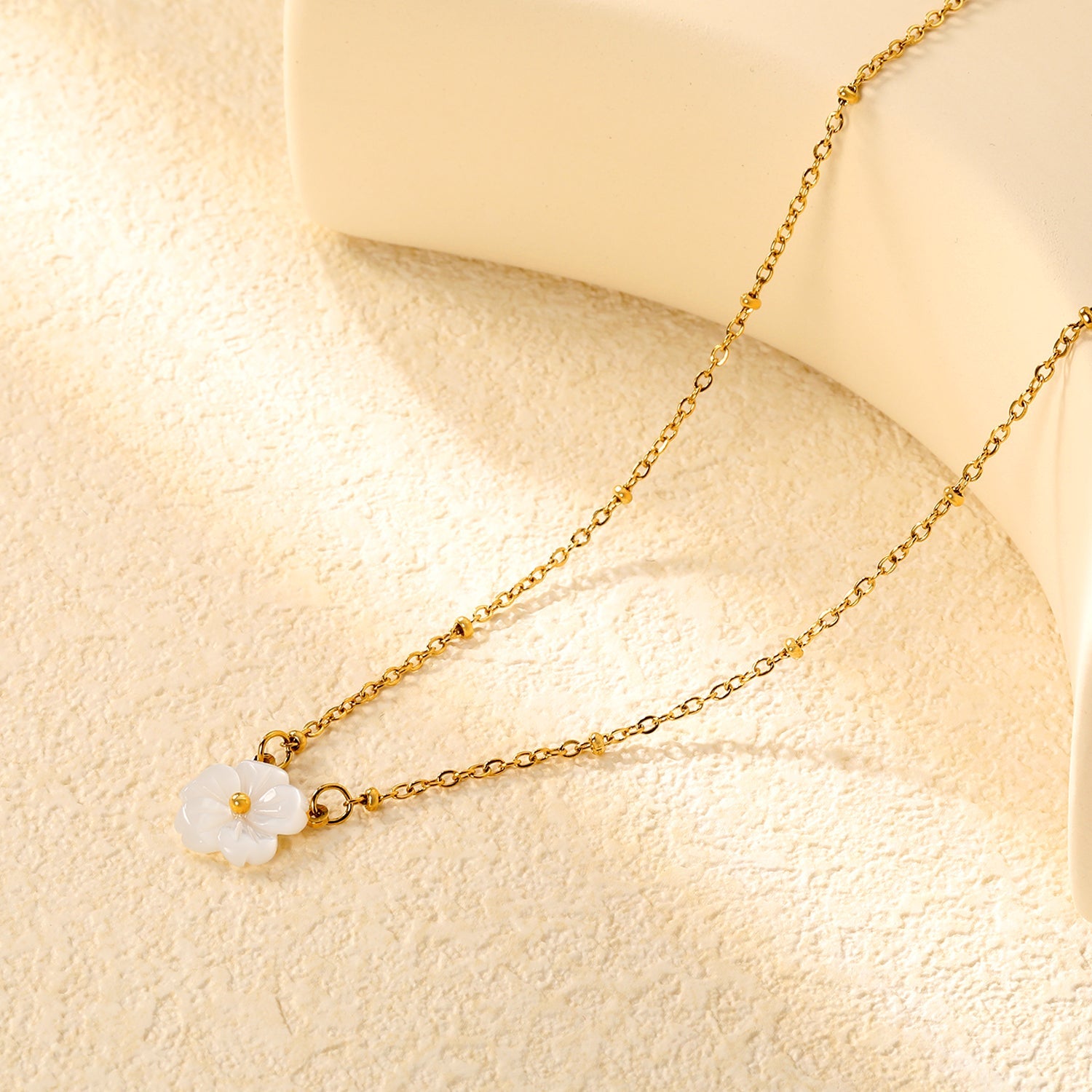 12.5mm white shell peach blossom flower clasp bead chain 40+5cm+6mm round pendant necklace, gold asonjewelry
