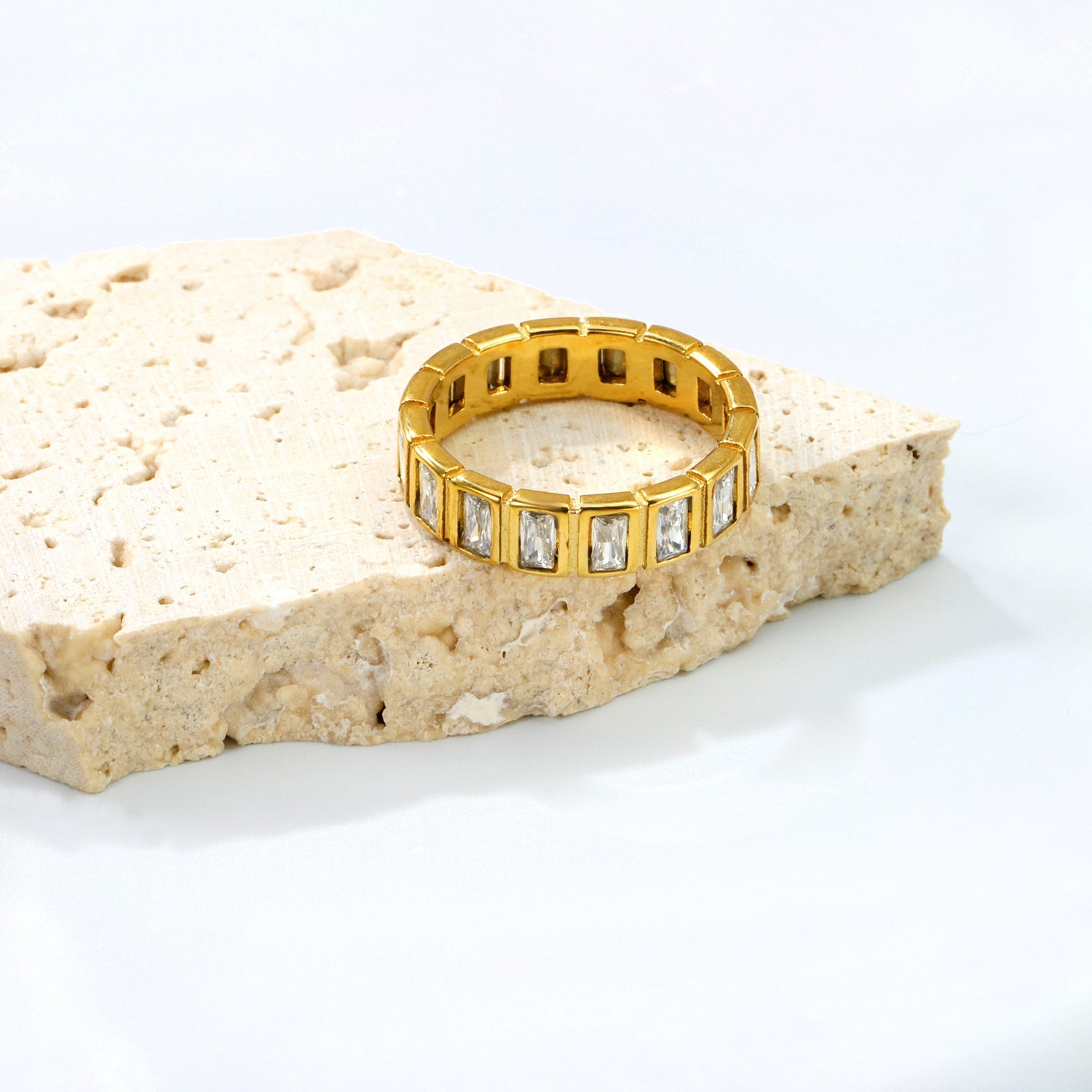 H5.4mm white zirconium ring with a forward facing band gold color asonjewelry