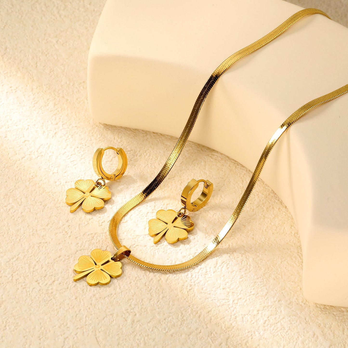 Four Leaf Clover Necklace Earring Set Gold Earrings: 15.8*18.3mm Pendant: 15.8*18.3mm3.2 Push Dense Chain 40+5cm+6mm Round Tail Plaque asonjewelry