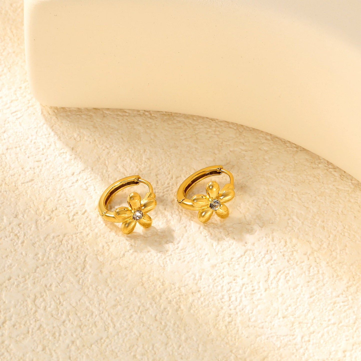 10mm flower-shaped white zirconia earring with a 2.2mm post and a 10mm inner diameter, gold color asonjewelry