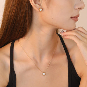 Heart-Shaped White Shell Set in Gold Stud Earrings: 10.7*9.7mm Pendant: 10.7*9.7mm 0.3mm Cross-Hammer Round Chain 40+5cm + 6mm Round Tag