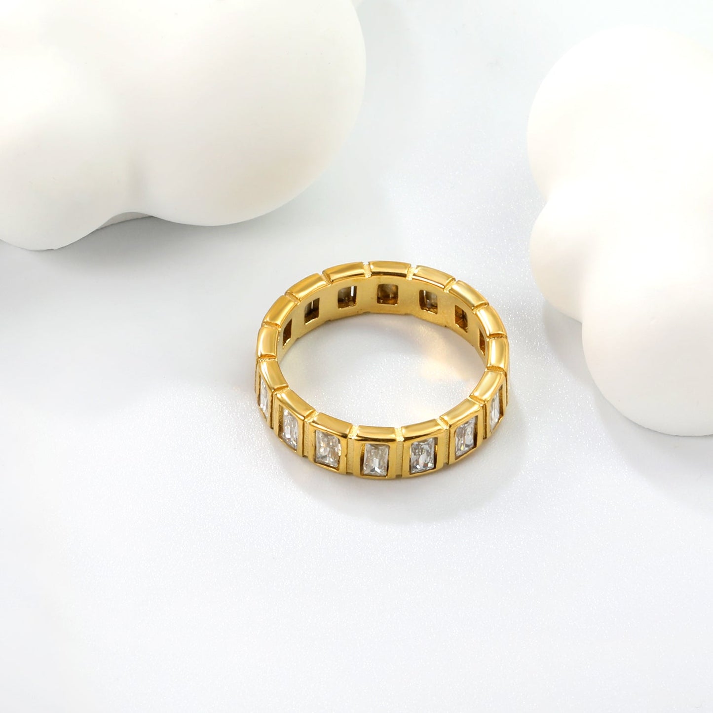 H5.4mm white zirconium ring with a forward facing band gold color asonjewelry